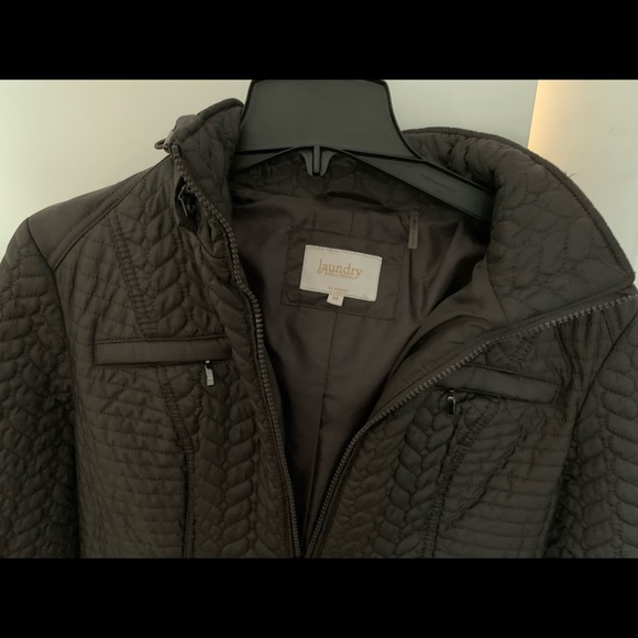 Pre-owned fall jacket. - Picture 2 of 4